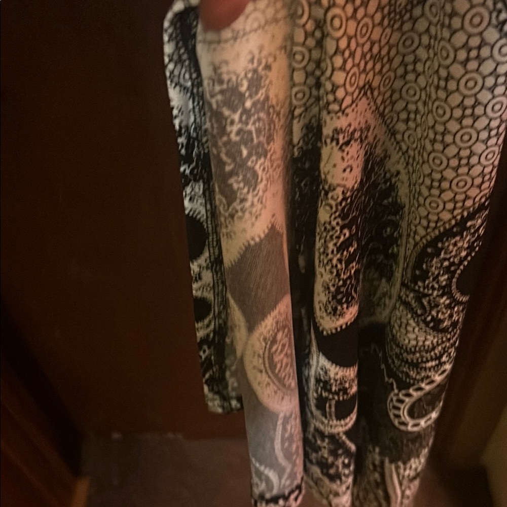 Black and White Paisley Maxi Dress - Picture 5 of 6